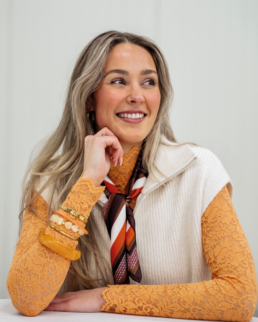 BANGLE MET KLAVERTJES GOUD