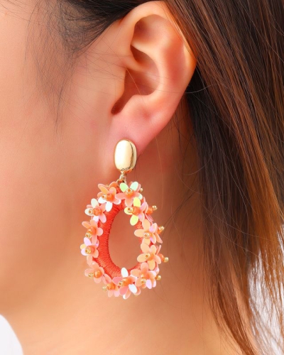 DRUPPEL OORBELLEN MET BLOEMEN ROZE