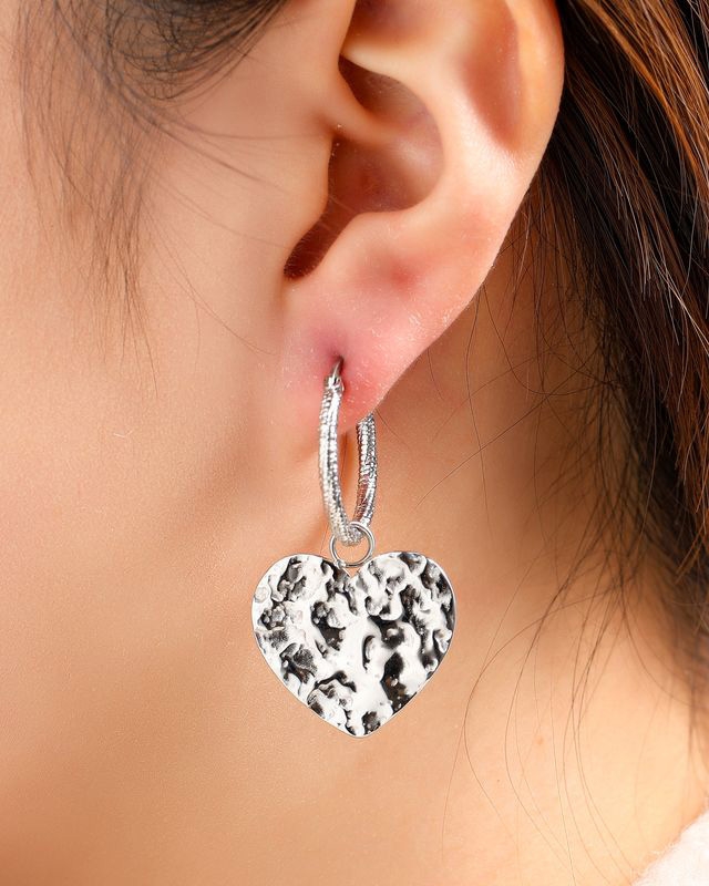 HOOP OORBELLEN MET HART ZILVER