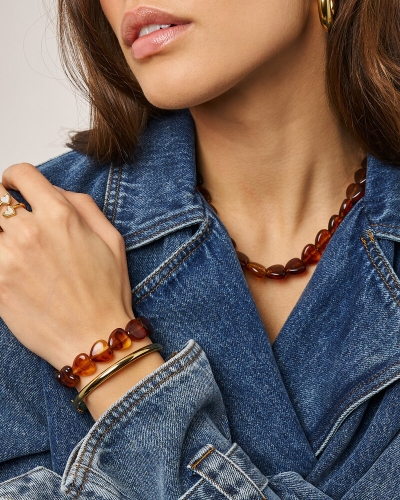 ELASTIEKEN HARTJES KRALENARMBAND BRUIN 