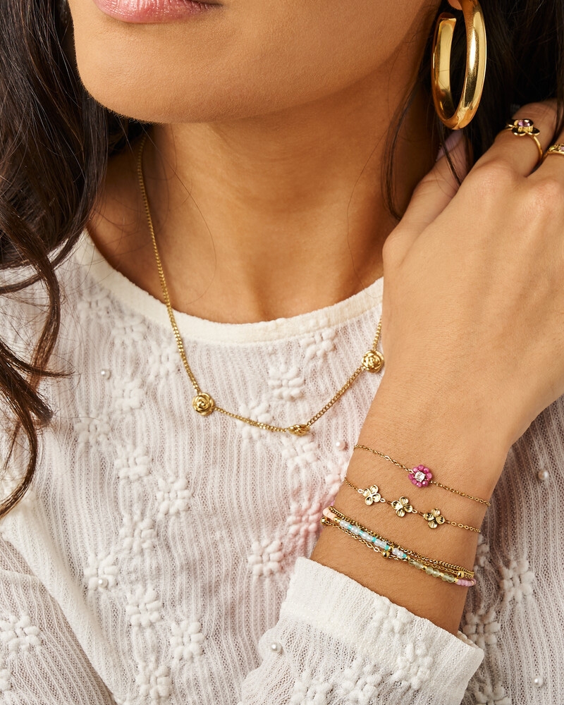 BOTANICAL DRIEDUBBELE ARMBAND MET MULTIKLEUR KRALEN GOUD