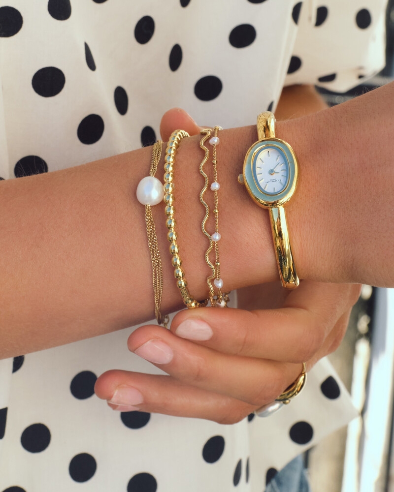 BOLD DUBBELE ARMBAND MET IMITATIEPARELS GOUD