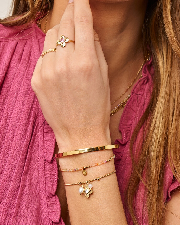 BOTANICAL ELASTIEKEN ARMBAND MET GROENE KRALEN GOUD 