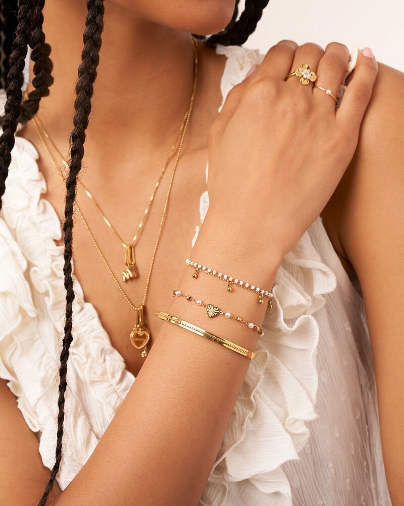 ARMBAND MET HARTJE EN IMITATIEPARELS GOUD