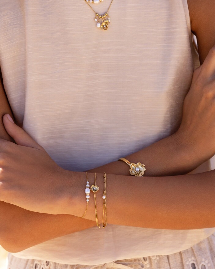 ARMBAND MET NATUURLIJKE PARELS EN KRALEN GOUD