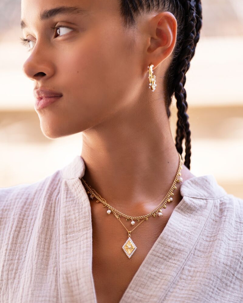 KETTING MET KLEINE MUNTEN EN PARELS GOUD