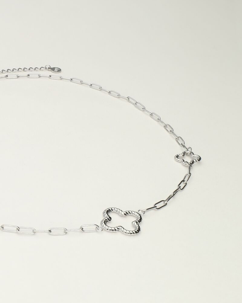 SCHAKELKETTING MET KLAVERS GOUD