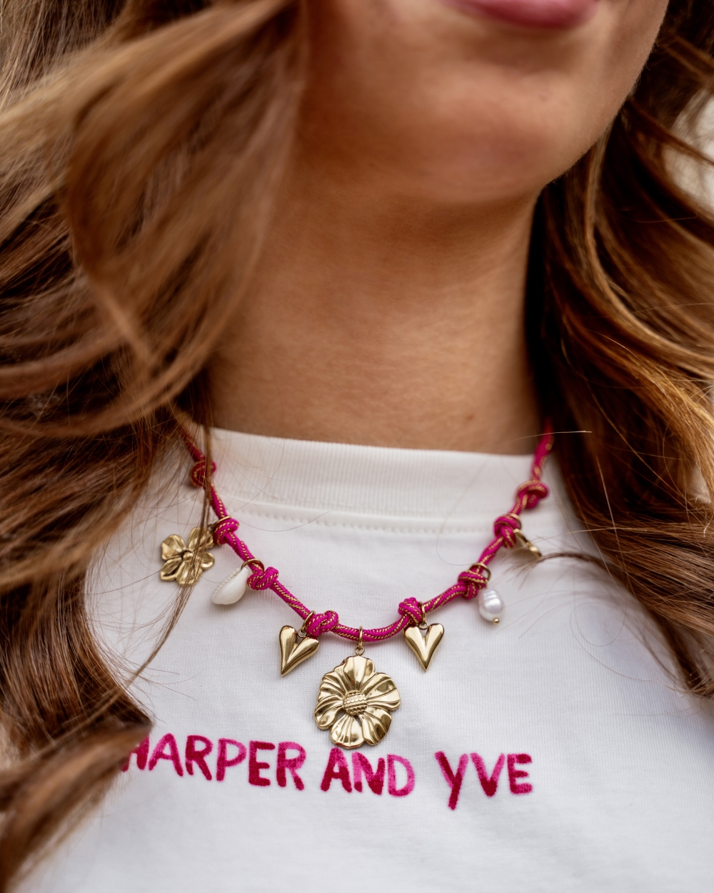 TOUWKETTING MET BEDELS FUCHSIA / GOUD