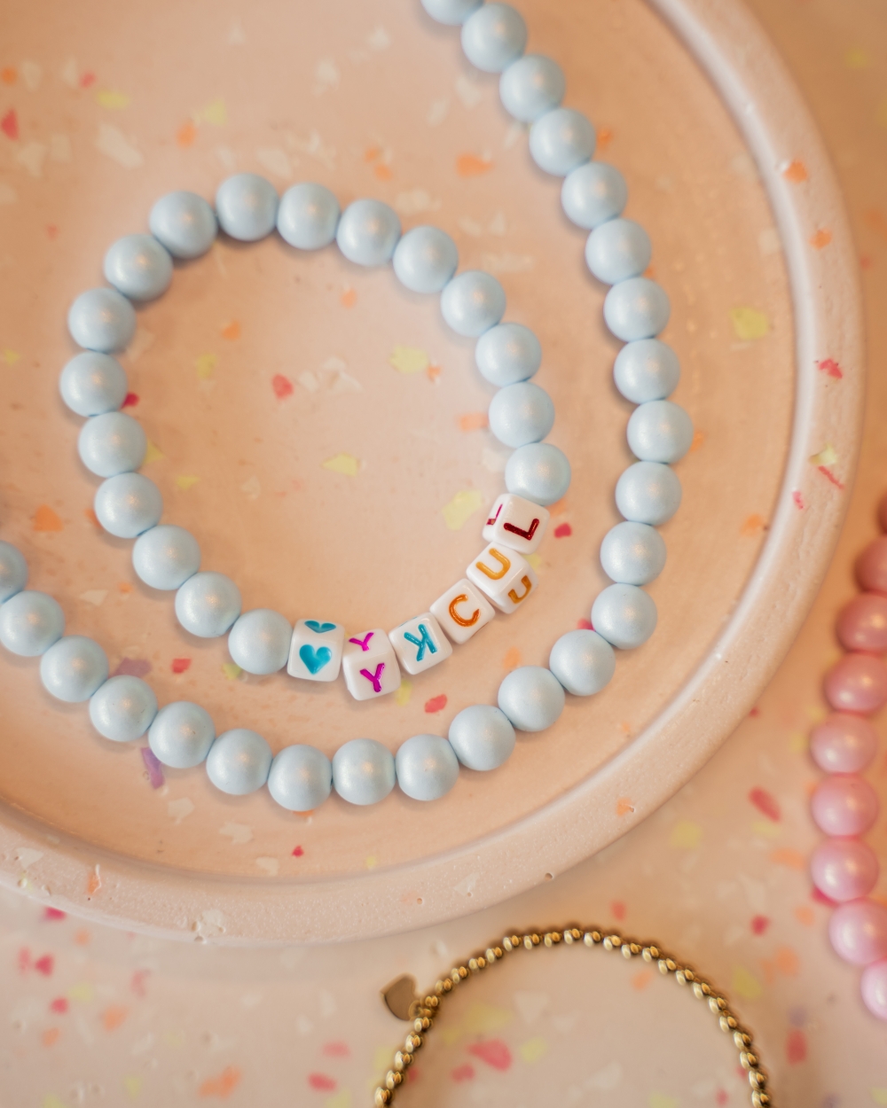 MEISJES KETTING MET GROVE KRALEN LICHTBLAUW
