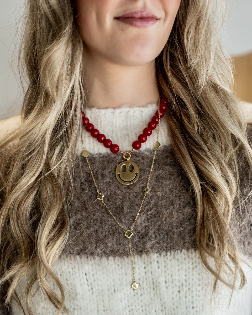KRALENKETTING SMILEY BORDEAUX ROOD
