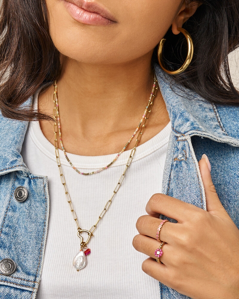 BOTANICAL KETTING MET GROENE KRALEN GOUD