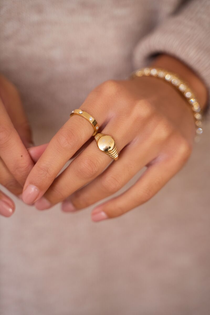 RING WITH STONES GOUD