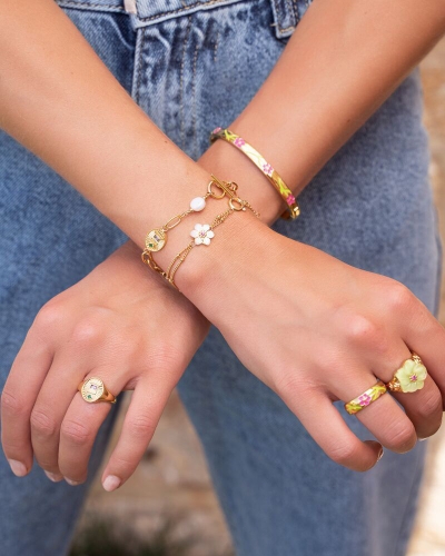 RING MET ROZE BLOEMEN GOUD