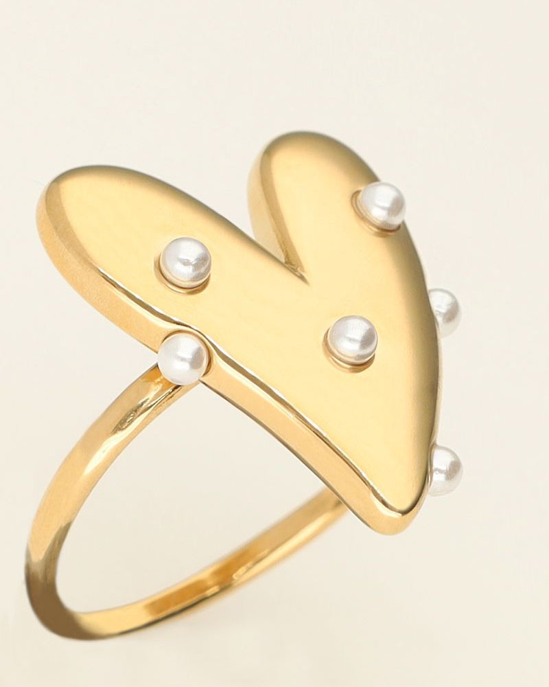 RING MET GROOT HART EN PARELS GOUD