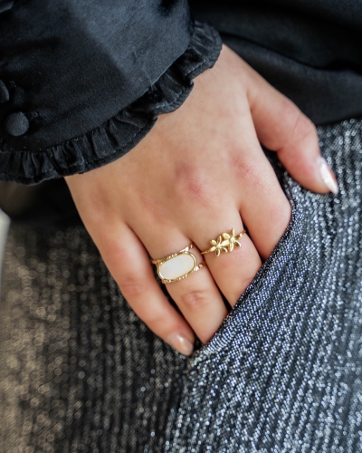 RING MET BLOEMEN GOUD