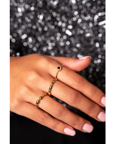 RING MET KLEIN ZWART STEENTJES GOUD
