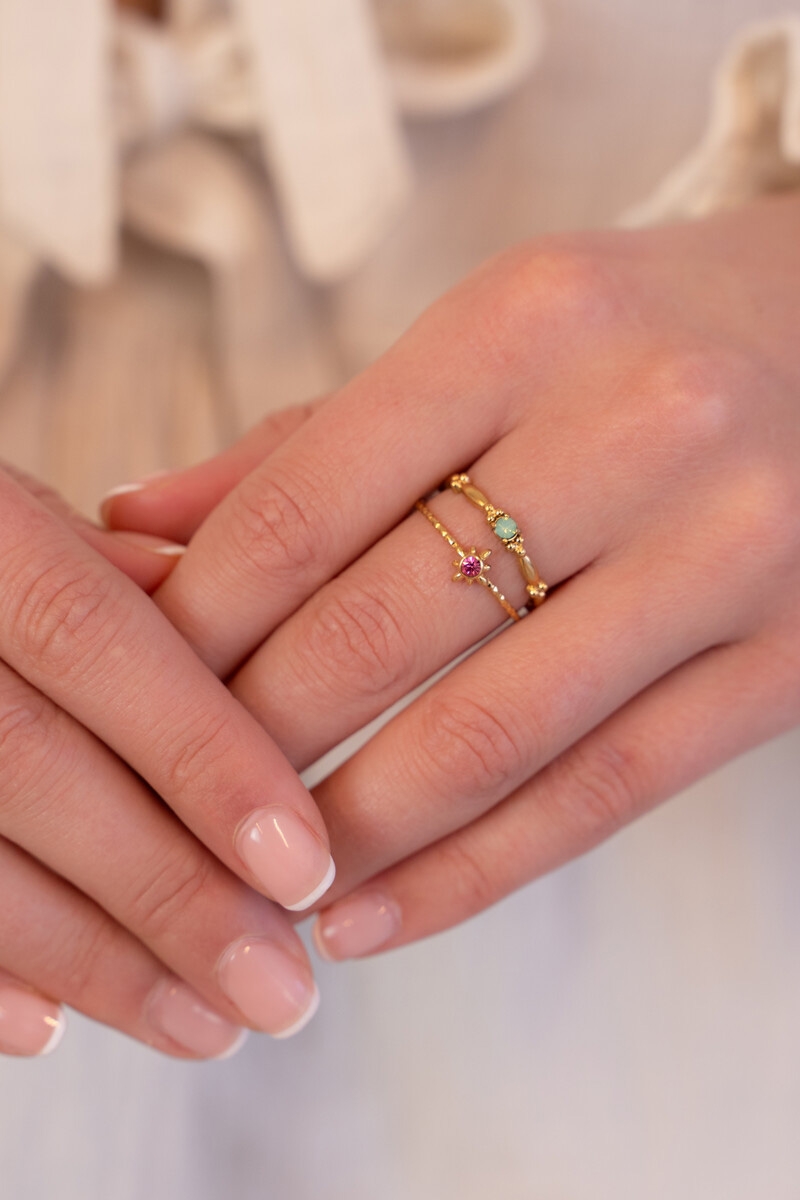 RING MET ZON EN STRASS GOUD