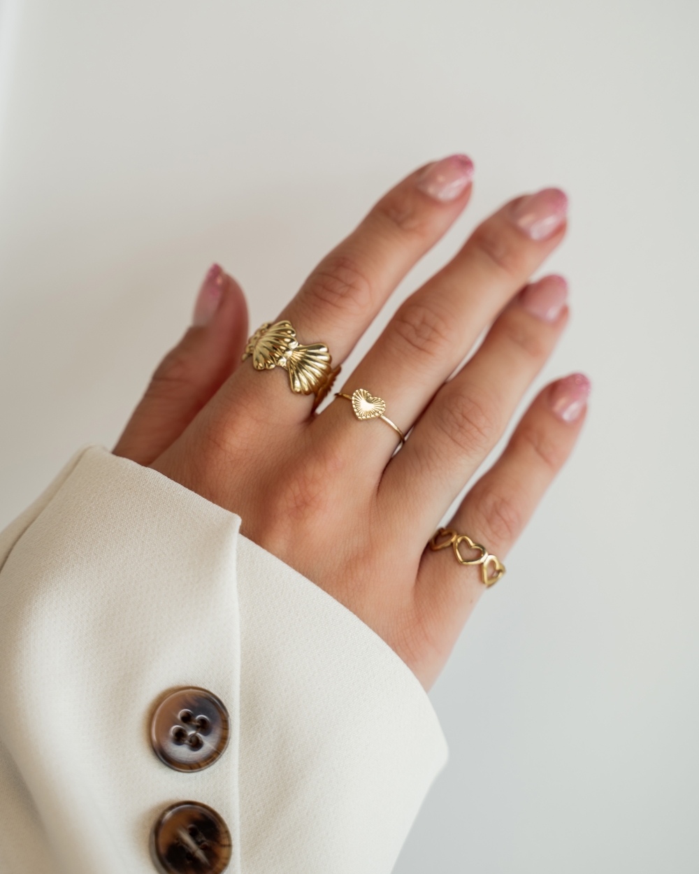 RING SCHELP ALLOVER GOUD