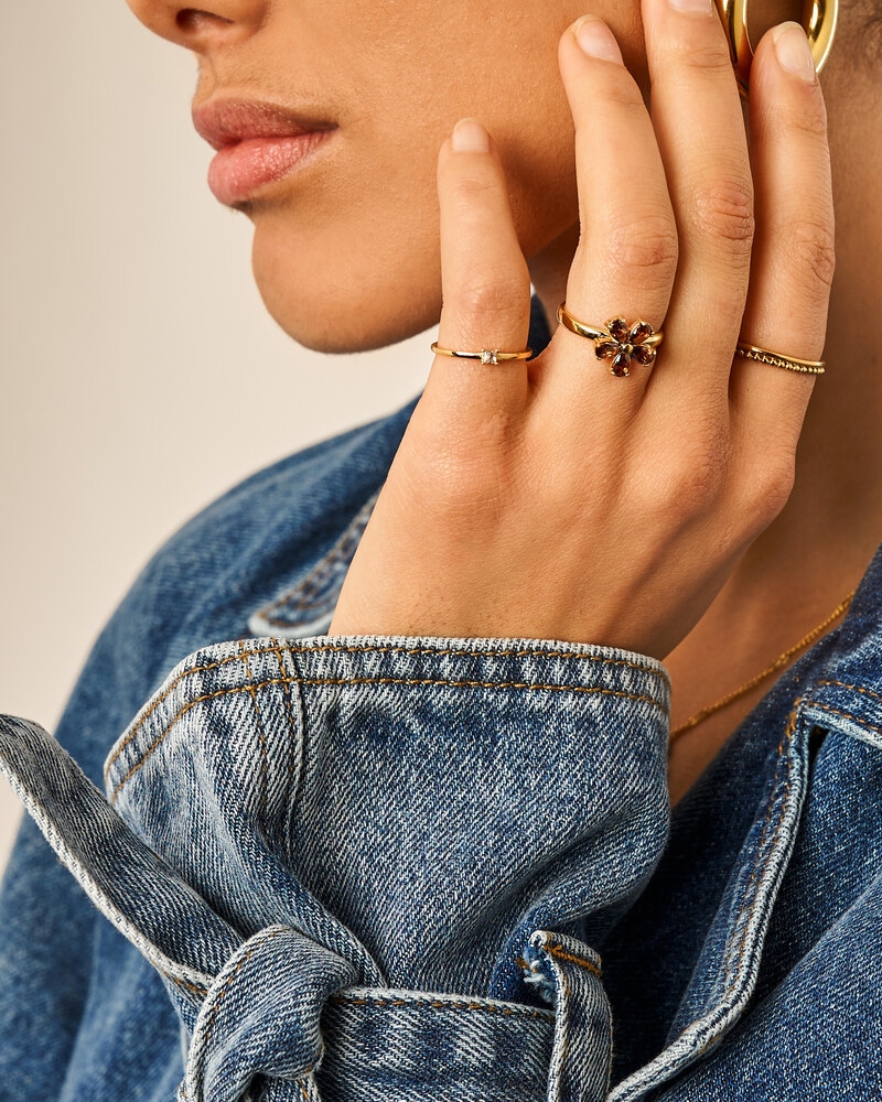 RING MET BRUINE STRASS BLOEM