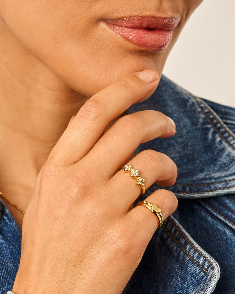 RING KLAVER MET STRASS EN IMITATIEPARELS