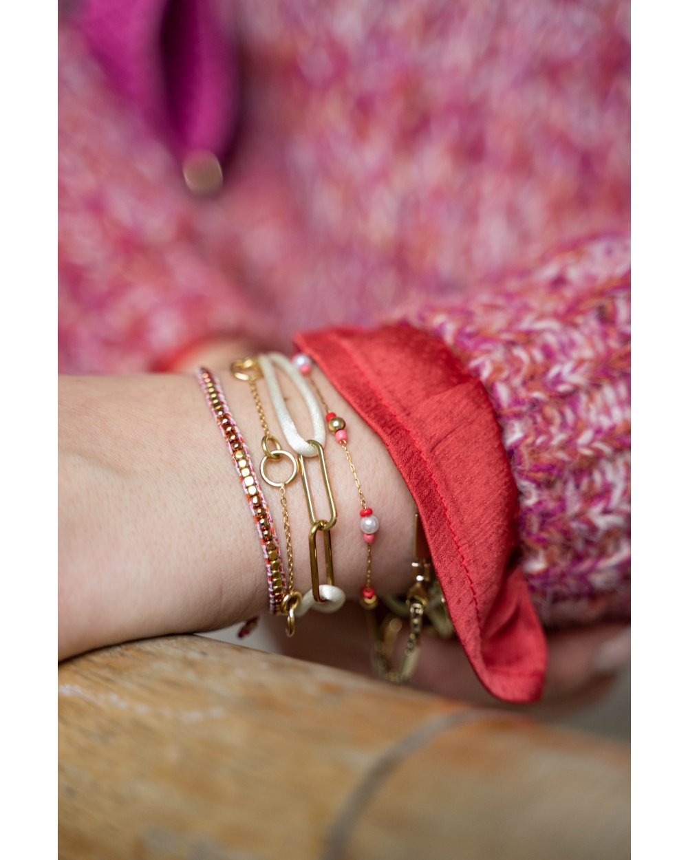STARMOOD MULTIKLEUR ARMBAND MET KRALEN