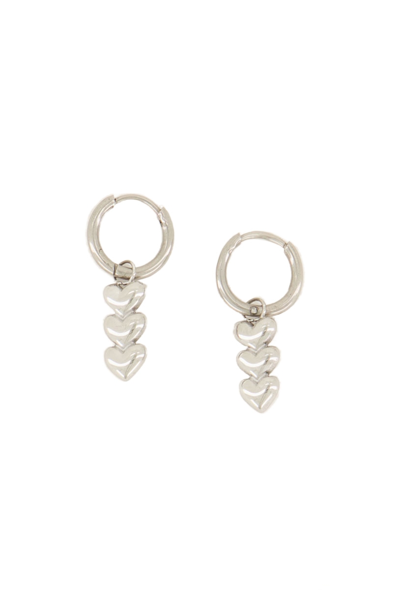 OORRINGEN MET DRIE HARTJES ZILVER