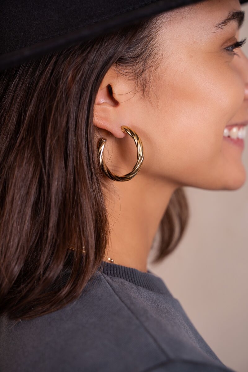 OORHANGERS MET CHUNKY TWIST GOUD