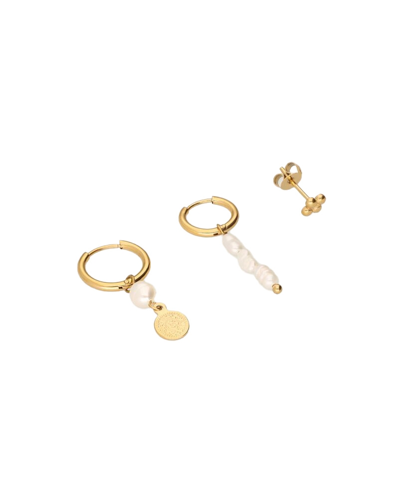 SET VAN DRIE OORRINGEN MET PARELS GOUD