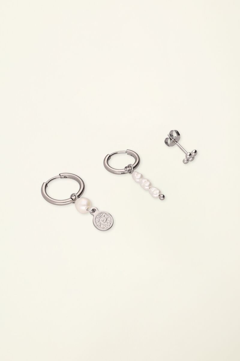 SET VAN DRIE OORRINGEN MET PARELS ZILVER