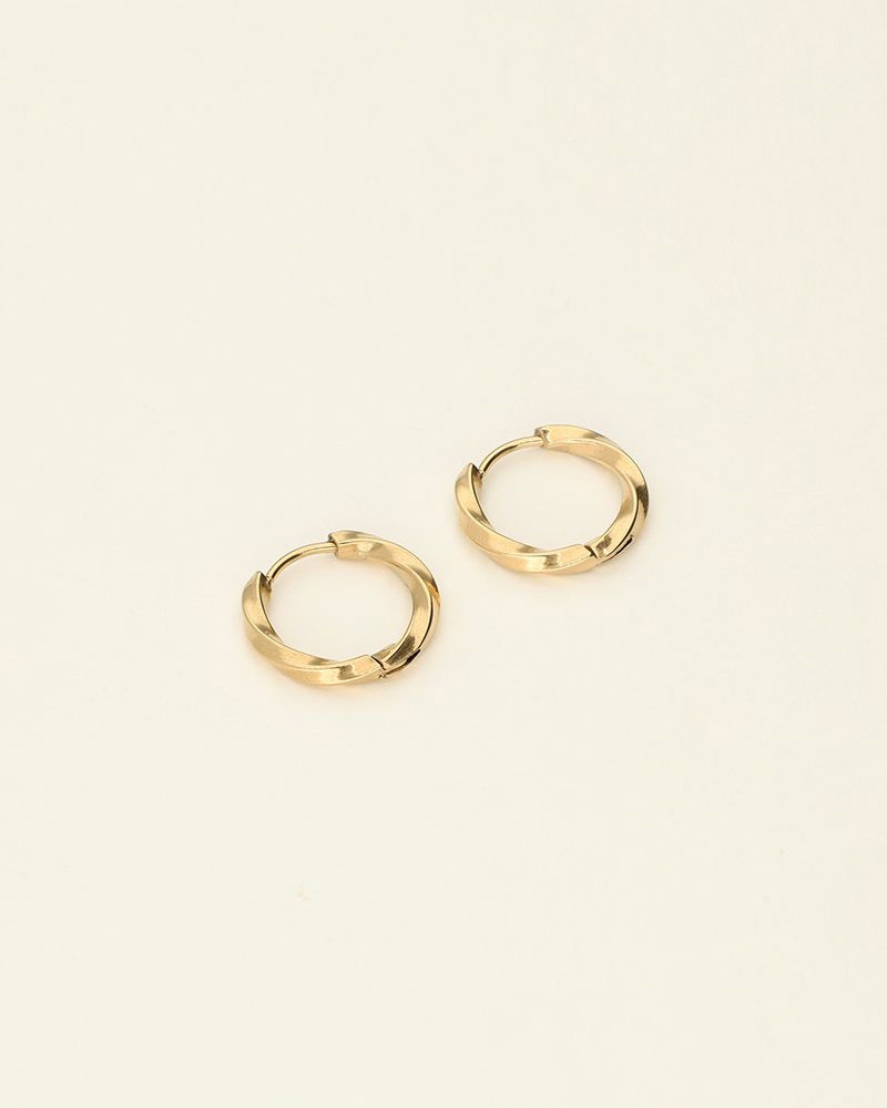 BASIC GEDRAAIDE OORBELLEN GOUD
