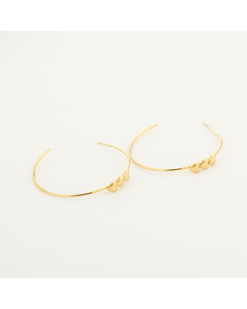 HOOPS MET DRIE HARTJES GOUD