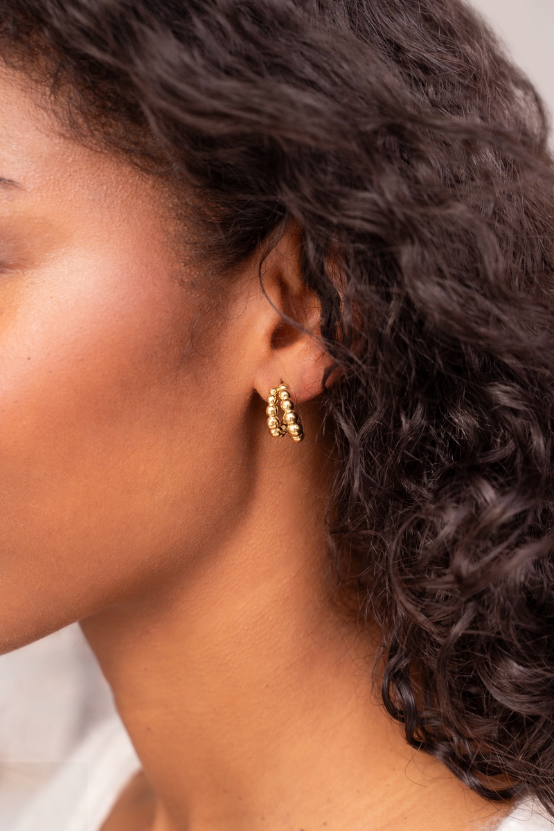 OORBELLEN MET DOTS GOUD