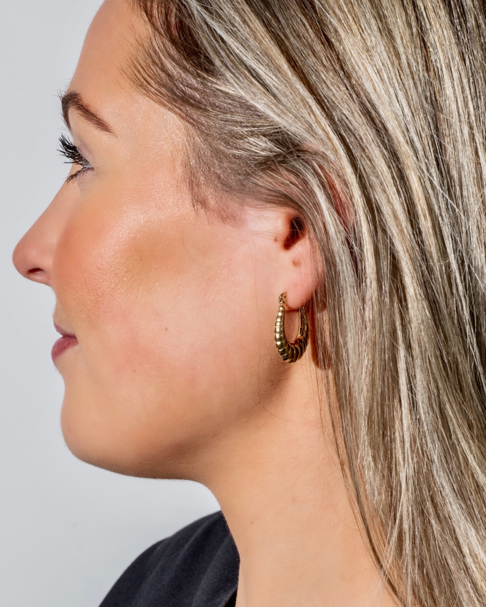 OVALEN OORSTEKER TWIST GOUD