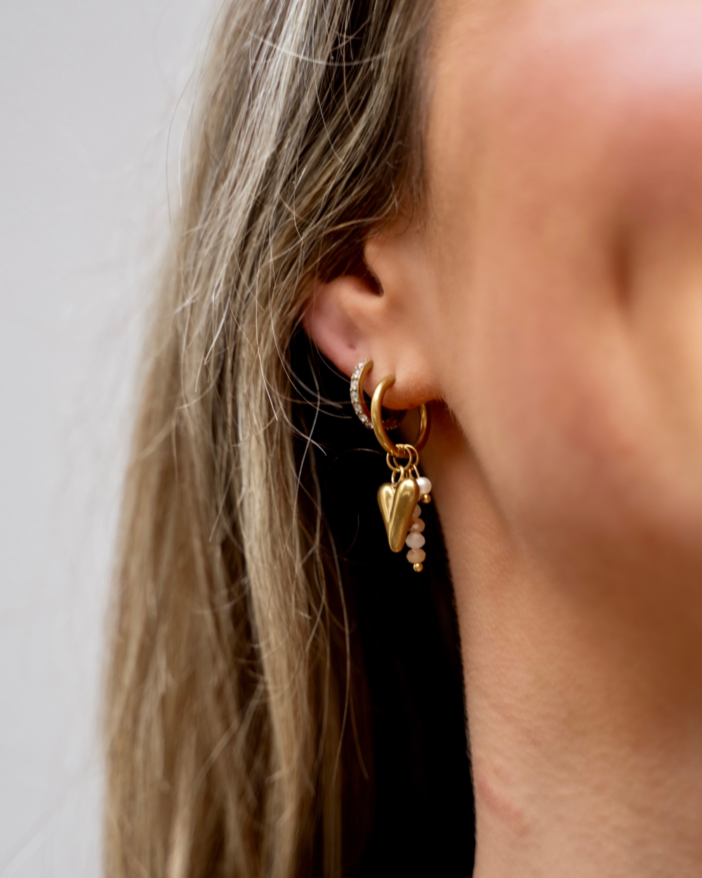 CHARM OORBEL HART GOUD