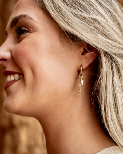 Gossip OORBELLEN PARELS EN SCHELP GOUD