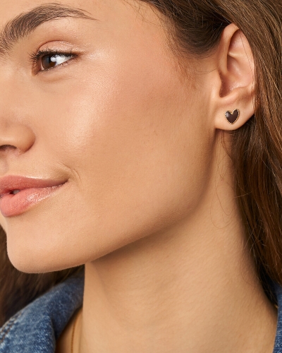 STUDS MET BRUINE HARTJES