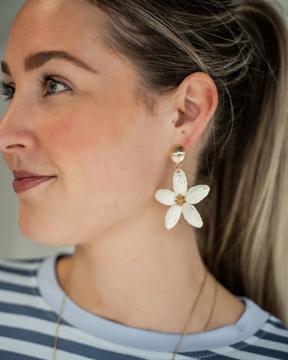 OORSTEKERS MET BLOEM WIT