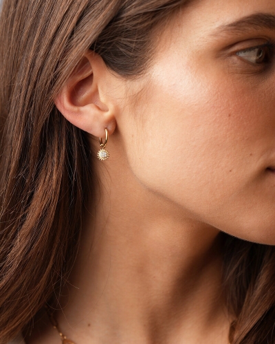 My Jewellery NOMADS MINIMALISTISCHE OORRINGEN MET ZONNETJE GOUD