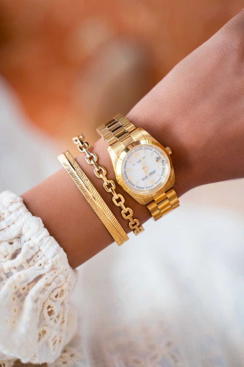HORLOGE MET SCHAKELBAND EN WITTE WIJZERPLAAT