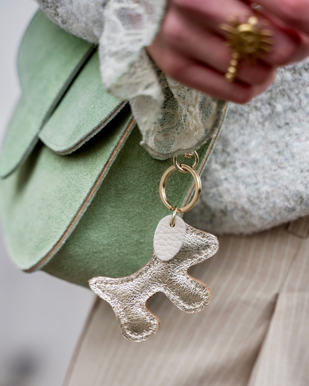 SLEUTELHANGER DOG GOUD/ECRU