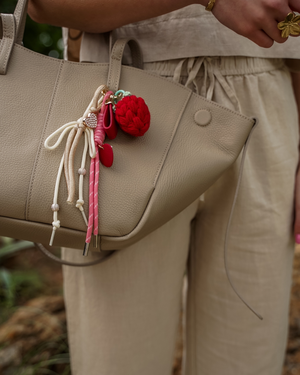 BAGCHARM AARDBEI ROZE