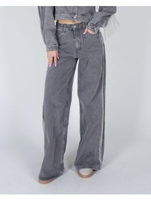 HARPER & YVE HARPER & YVE }